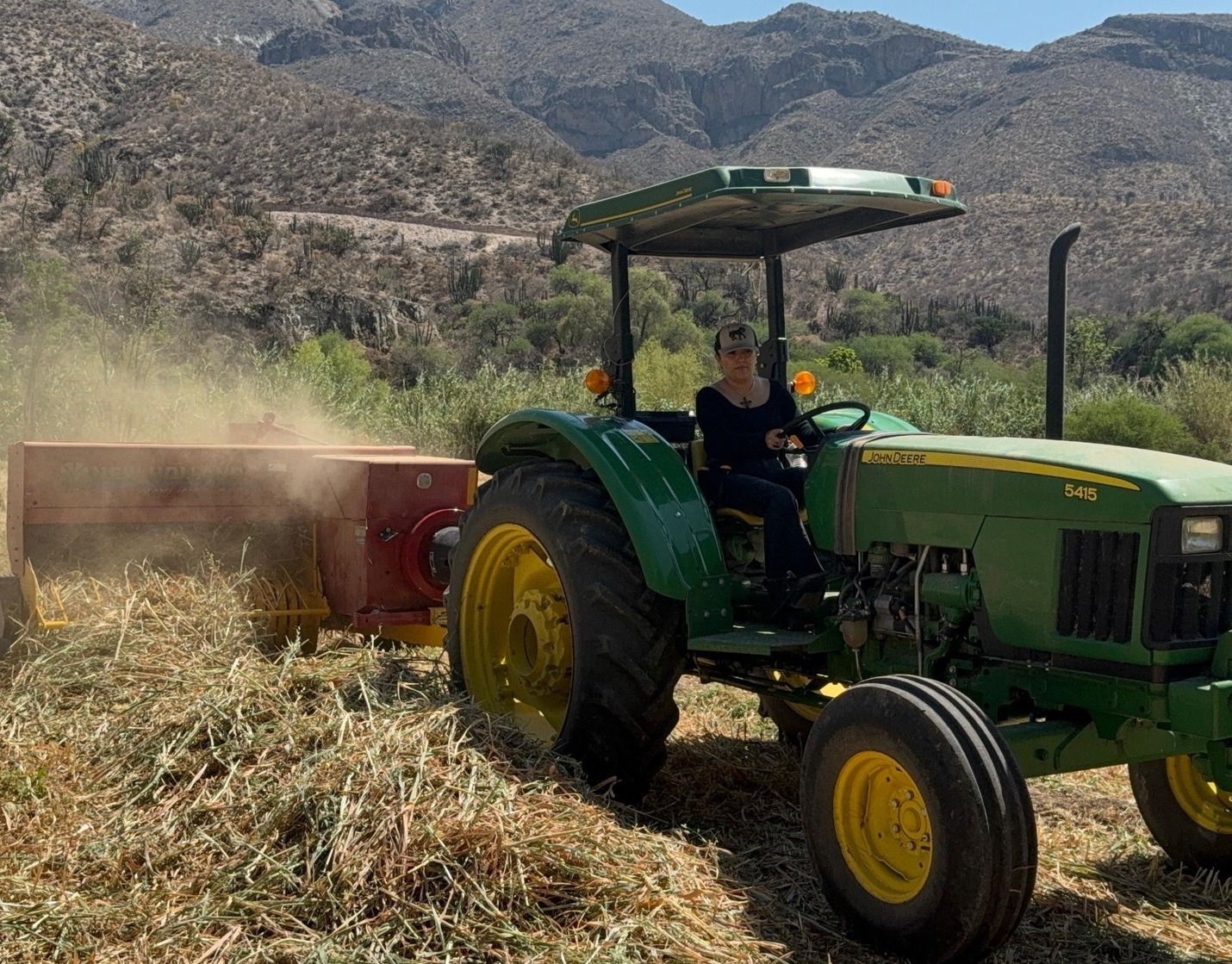 Los beneficiarios son productores de 9 comunidades, quienes participaron en la siembra y recolección, con apoyo de la Alcaldesa, Ana Karen Jiménez.