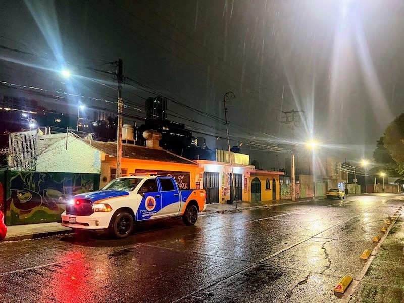 Primer tormenta en Querétaro provoca caída de árboles y encharcamientos; sin lesionados