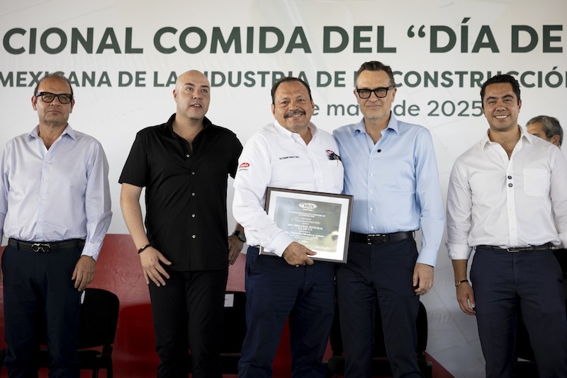 Reconoce Gobernador Mauricio Kuri al gremio de la construcción en Querétaro