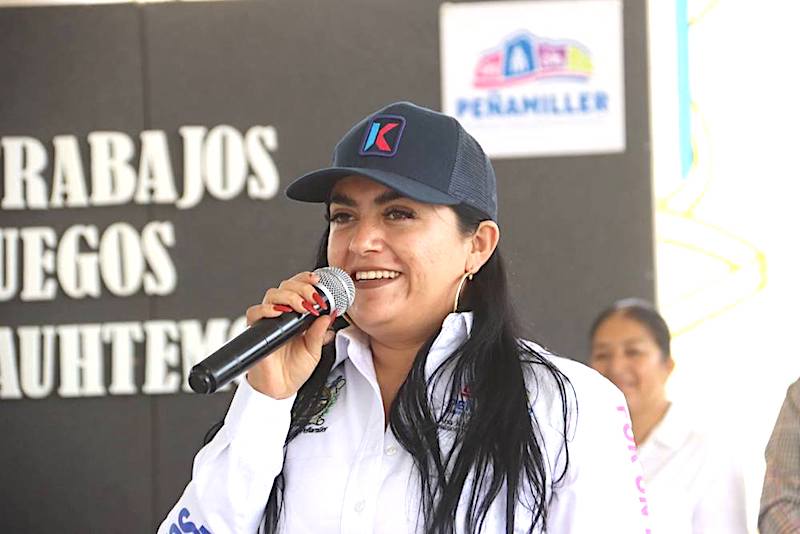 Ana Karen Jiménez entrega área de juegos rehabilitada en escuela primaria de San Lorenzo