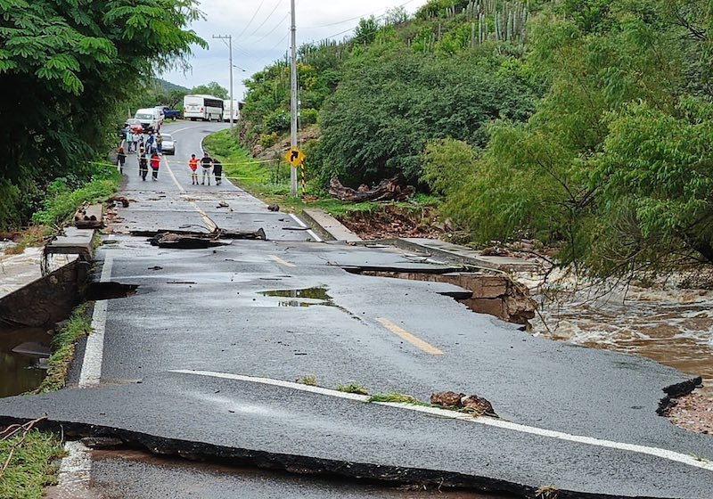 Anuncian inversión de 30 millones de pesos para sustituir puente colapsado en Tolimán