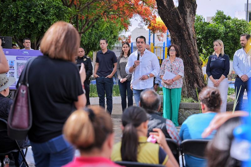 Felifer Macías entrega obras de mejora urbana en Prados de La Capilla
