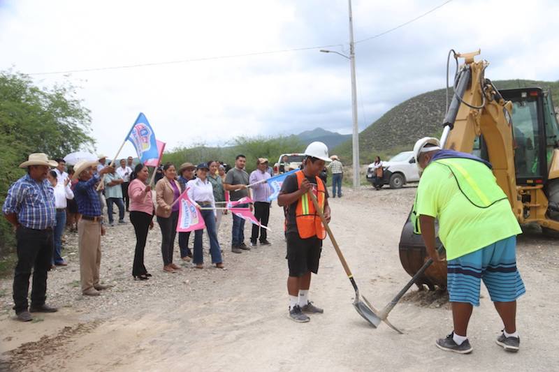 Inicia 2da etapa de pavimentación de la calle que conduce al panteón de Extoraz, Peñamiller