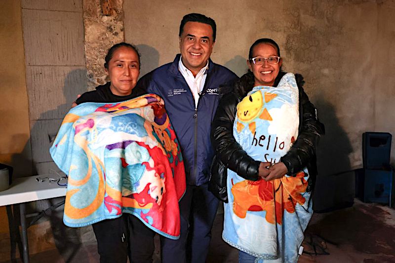 Luis Nava entrega canastas del programa “Contigo y tu bebé” en municipios de la Sierra y el Semidesierto