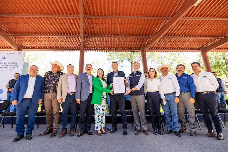 Mauricio Kuri entrega certificado a “La Beata” como Área Natural Protegida en Amealco