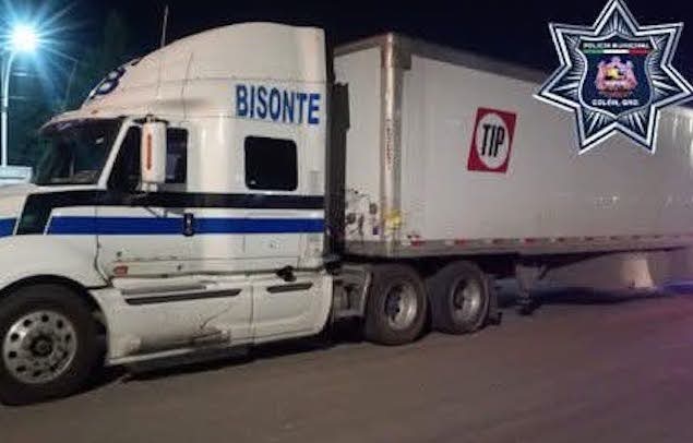 Recupera Policía de Colón tractocamión robado sobre la carretera Federal 57