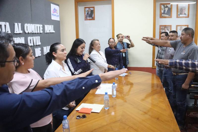 Alcaldesa de Peñamiller toma protesta al Consejo Municipal de Protección Civil