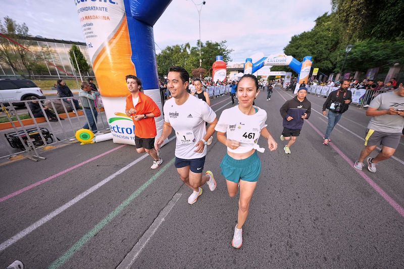 Encabeza Felifer Macías el Medio Maratón por el 494 aniversario de Querétaro