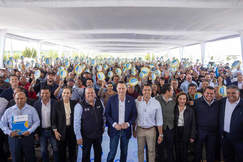 Entrega Gobernador Mauricio Kuri primeros 300 vehículos del programa Qrotaxi