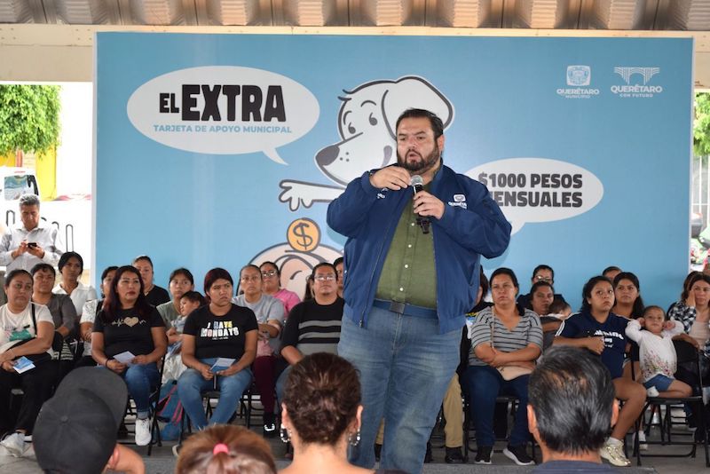 Entregan 300 tarjetas del programa "El Extra" a familias de Félix Osores Sotomayor
