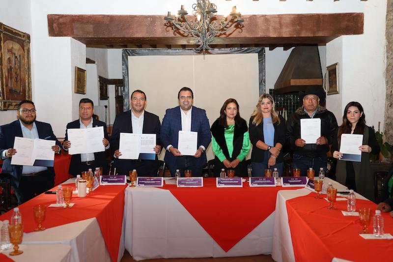 Gaspar Trueba firma convenio para fortalecer la colaboración intermunicipal y el desarrollo institucional en Querétaro
