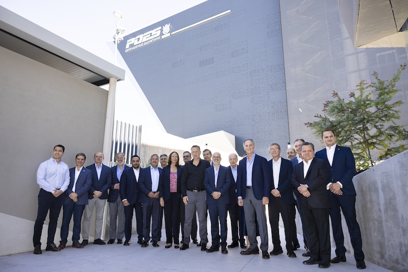 Querétaro destaca por tener a los mejores policías, afirma Mauricio Kuri ante representantes de Santander