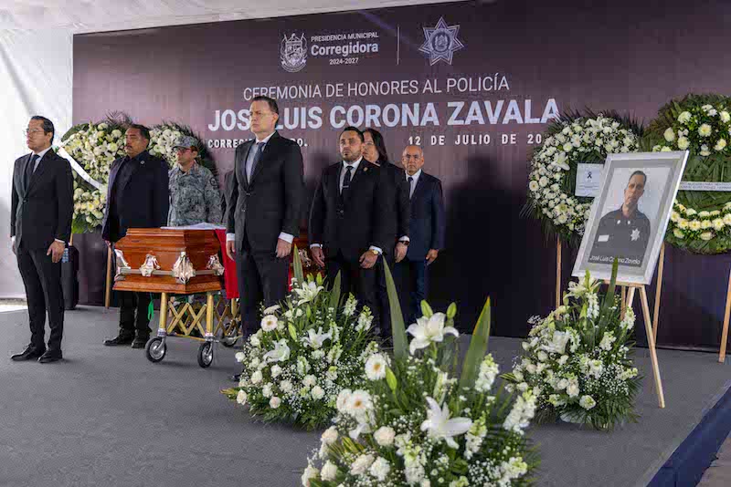 Rinde Gobernador Mauricio Kuri homenaje póstumo a José Luis Corona Zavala, policía de Corregidora caído en cumplimiento del deber
