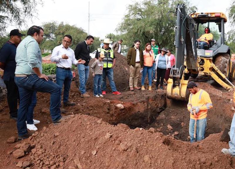 Supervisa Gaspar Trueba rehabilitación del colector sanitario en Santa Rosa de Lima