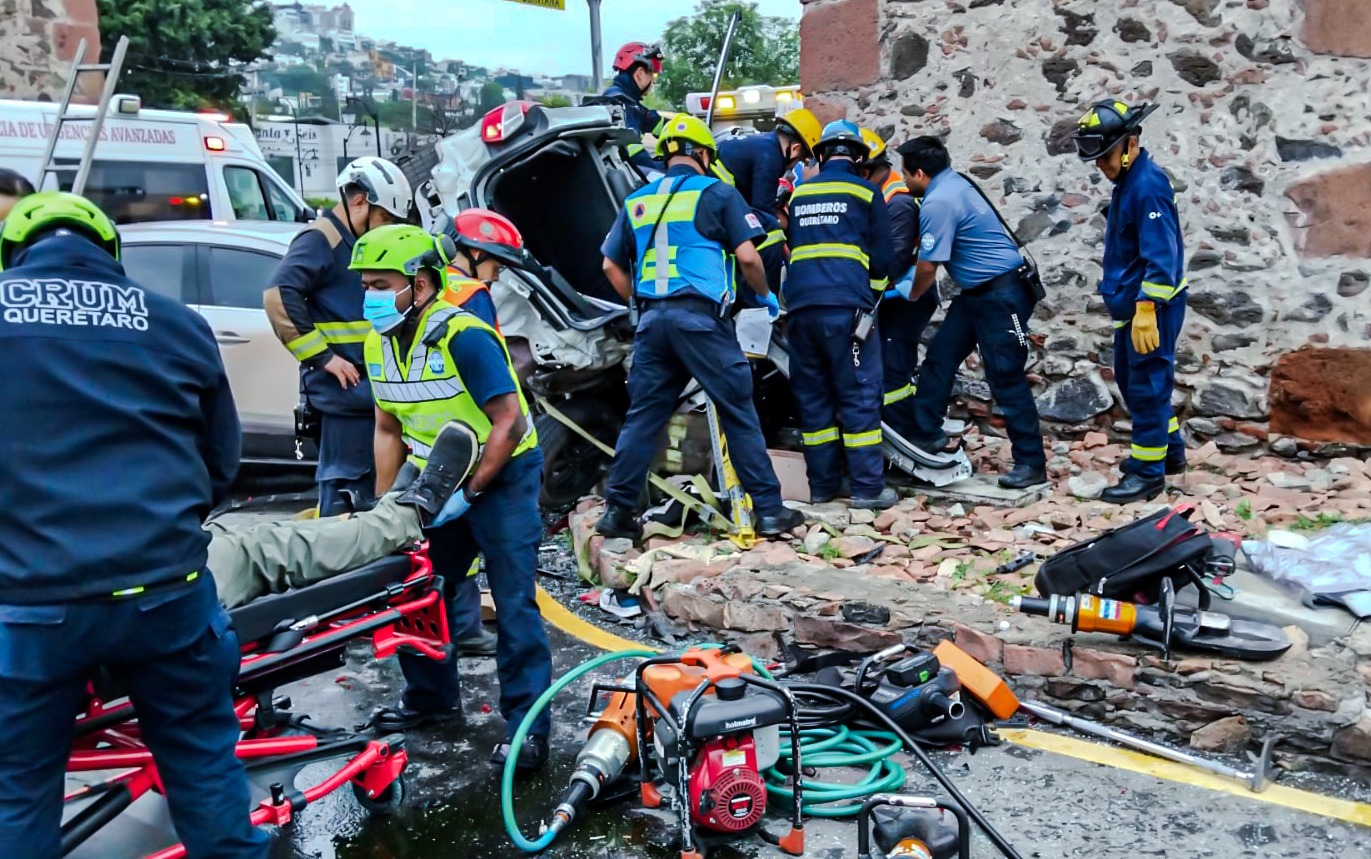 Una persona fallece en accidente vial en Calzada de Los Arcos, Querétaro