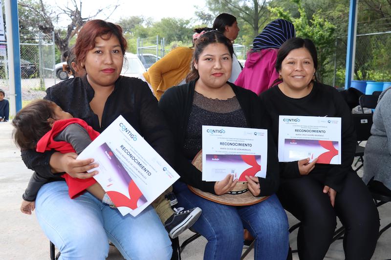 Capacitan a 40 mujeres de Tolimán en cursos de autoempleo