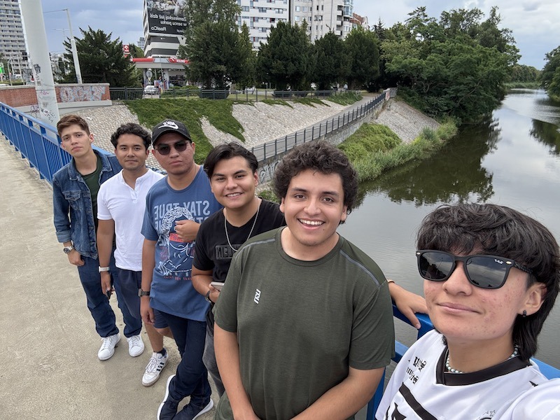 Con el apoyo de Beca Embajadores estudiantes de la UPSRJ se capacitan en Polonia