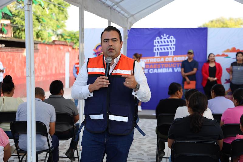 Gaspar Trueba entrega rehabilitación de la calle principal en Viborillas