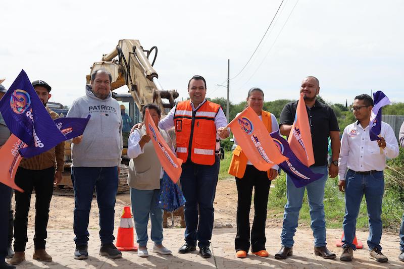 Gaspar Trueba pone en marcha obras de urbanización en Ajuchitlán
