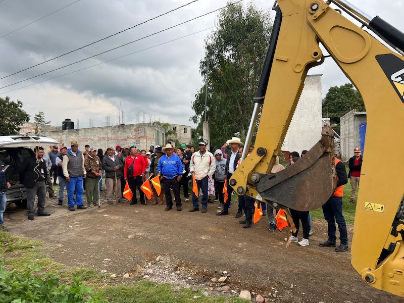 Inician obras de empedrado en Chiteje de Garabato, Amealco