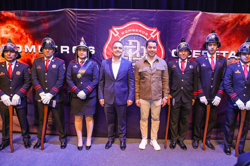 Reconocen a Bomberos de Querétaro; son héroes las 24 horas