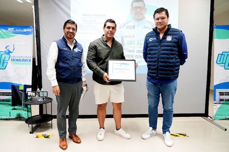 El piloto de NASCAR Omar Jurado brinda ponencia en la UTC para impulsar cultura vial