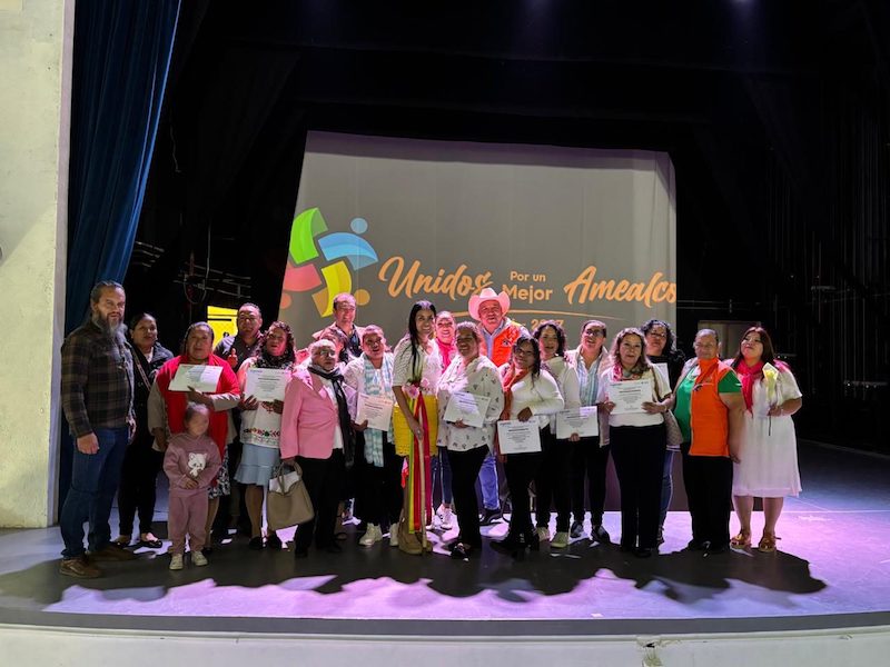 En Amealco impulsan capacitación de mujeres y hombres con cursos de herbolaria y bordado en Amealco