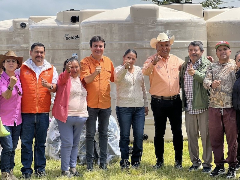 Entregan apoyos del programa “Unidos por una Mejor Vivienda” en Amealco