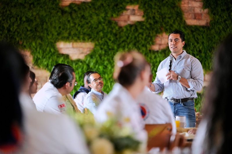 Felifer Macías reconoce labor del personal de Protección Civil