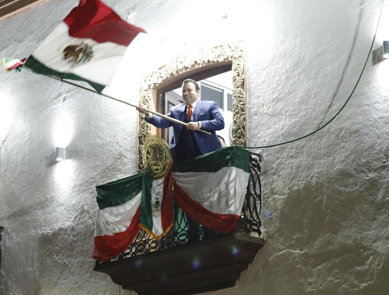 Gaspar Trueba da el Grito de Independencia en Colón ante miles de ciudadanos