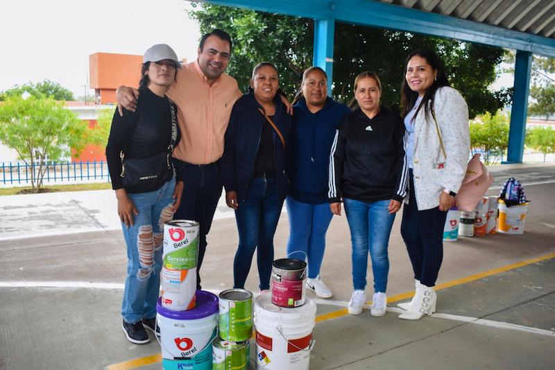 Gaspar Trueba entrega 3,500 litros de pintura a 34 escuelas de Colón para mejorar entornos educativos