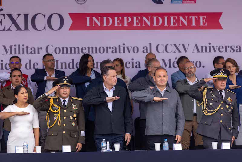 Gobernador Mauricio Kuri atestigua desfile cívico-militar por el 215 Aniversario de la Independencia