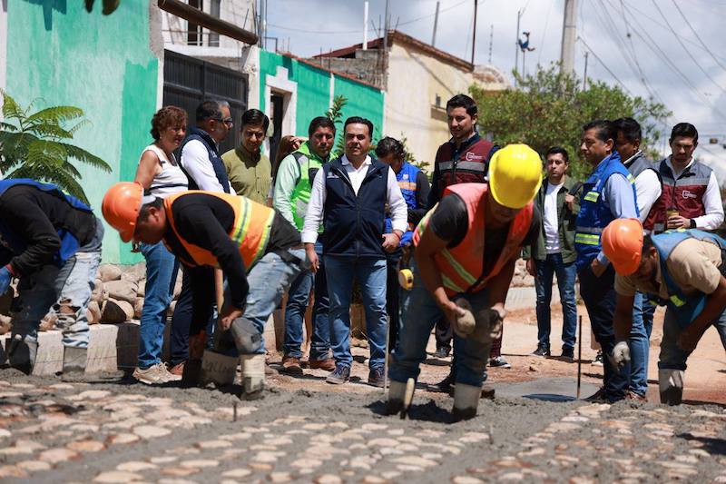 Luis Nava entrega obra social en Fuentezuelas, Tequisquiapan
