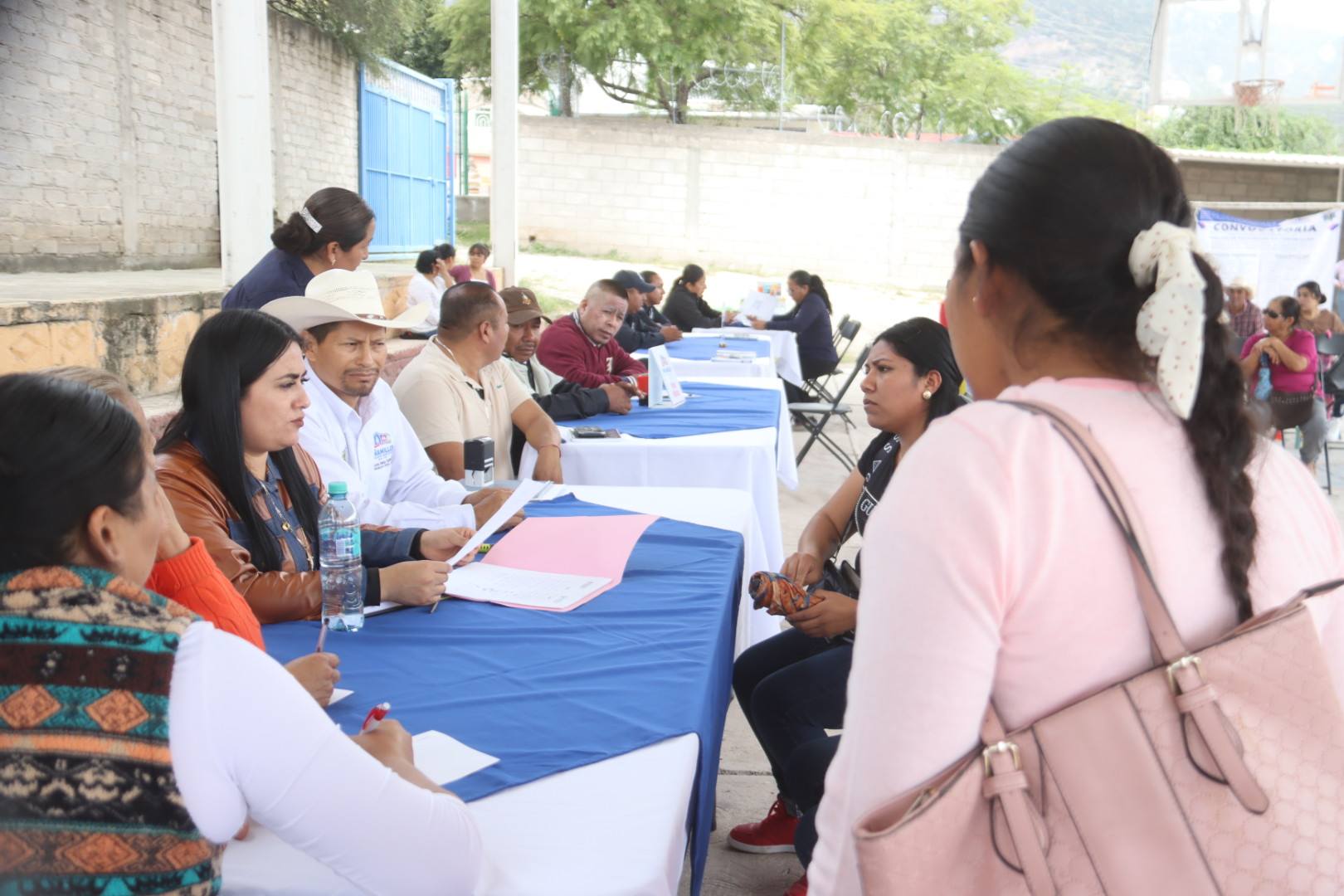 Ana Karen Jiménez acerca el “Miércoles Ciudadano” a la Delegación de El Portugués
