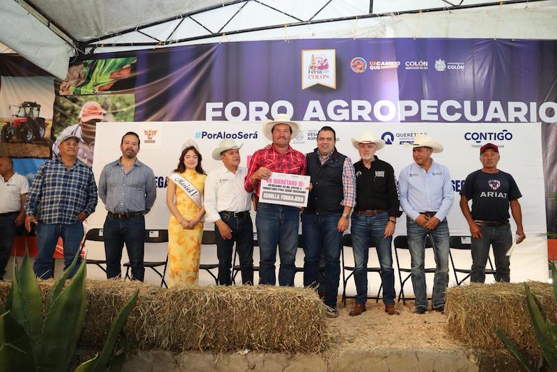 Entregan 29 toneladas de semilla de avena a pequeños ganaderos de Colón