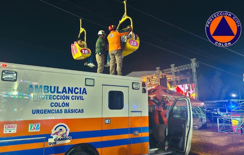 Evacúan con éxito a ocho personas tras falla mecánica en juego “Teleférico” en Colón