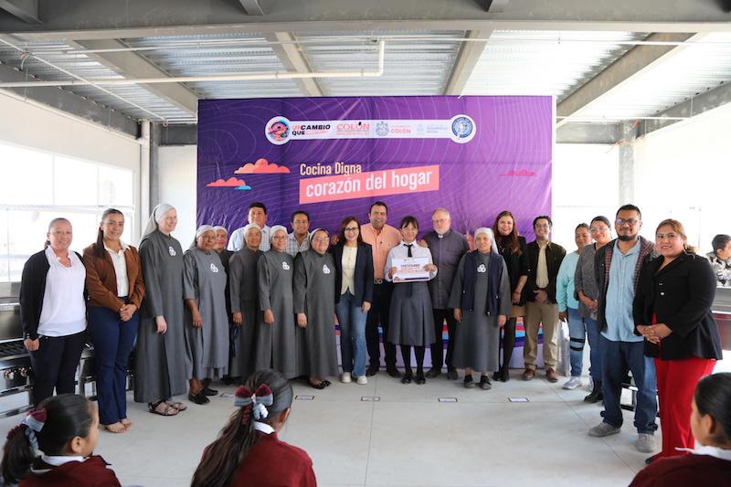 Gaspar Trueba entrega mobiliario y paneles solares a centros de asistencia social en Colón