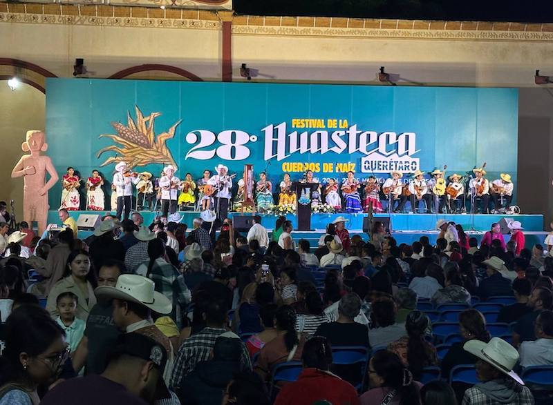 Concluye 28º Festival de la Huasteca en Jalpan; Querétaro entrega el bastón de mando a Veracruz
