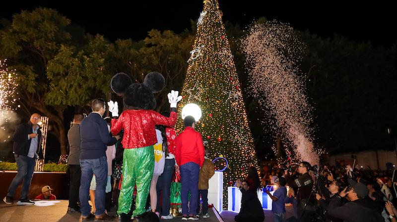 Corregidora enciende su Árbol de Navidad e inicia oficialmente la temporada decembrina