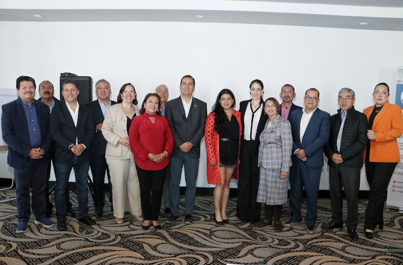 Empresarios integrantes de AMIQRO eligen nuevo Consejo Directivo 2026–2027 encabezado por Cuauhtémoc Acevedo Toledo.