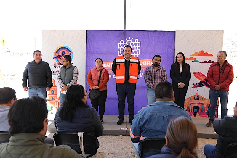 Entrega Gaspar Trueba obra de modernización en la calle principal de La Esperanza