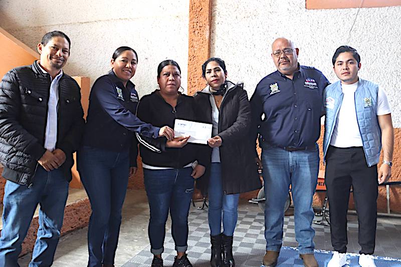 Entregan Tarjetas Contigo en Peñamiller a 150 familias para recibir apoyo económico