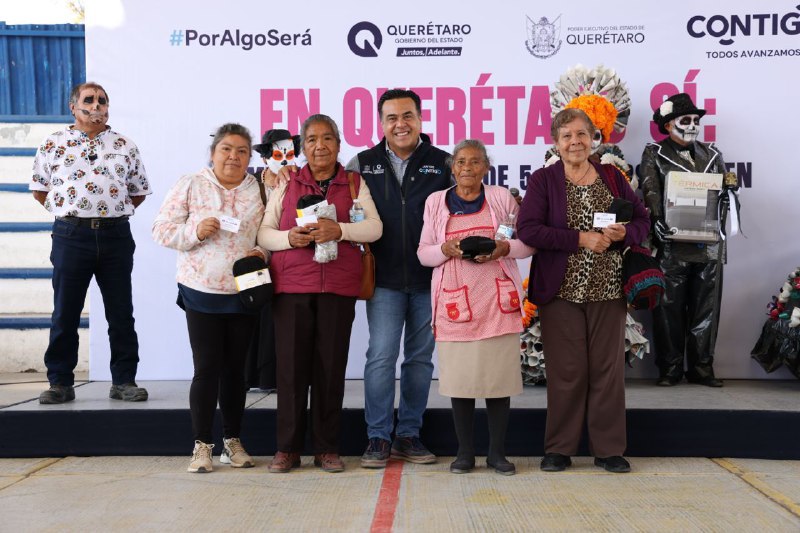 Luis Nava encabeza premiación del concurso de altares de los clubes del adulto mayor en Querétaro