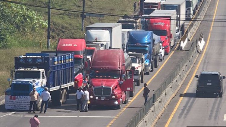 Paro nacional del 24 de noviembre dejó 29 carreteras bloqueadas y afectaciones en 17 estados del país