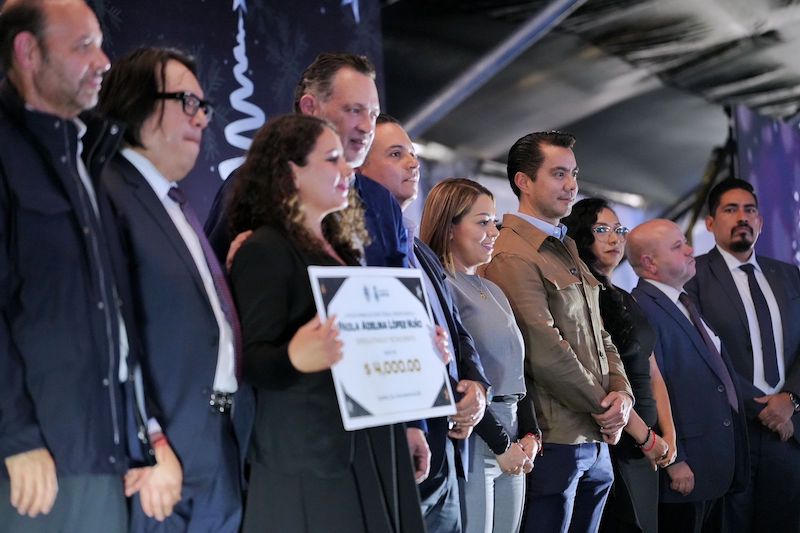 Alcalde de Querétaro Felifer Macías participa en entrega de estímulos a personal de la Fiscalía