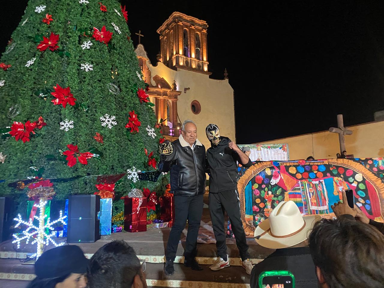 Amealco celebra la Navidad fortaleciendo la unión familiar con encendido del árbol navideño