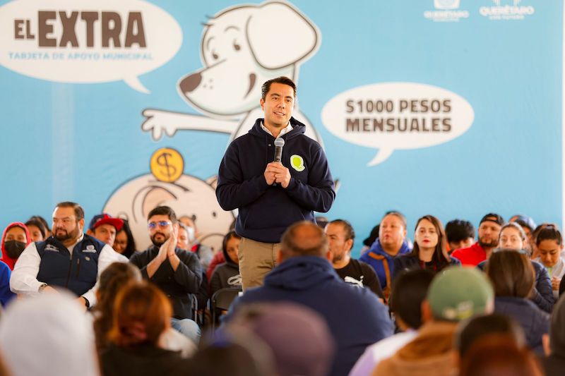 Felifer Macías encabeza entrega de 500 tarjetas del programa El Extra en apoyo a la economía familiar
