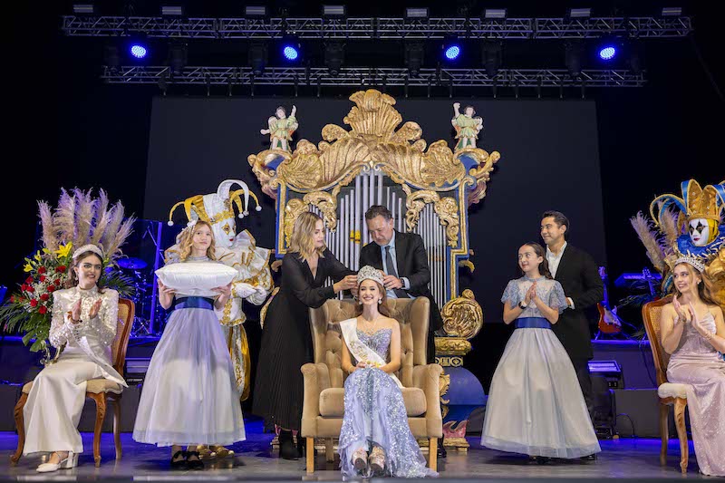Mauricio Kuri encabeza coronación de la Reina de las Fiestas de Navidad 2025