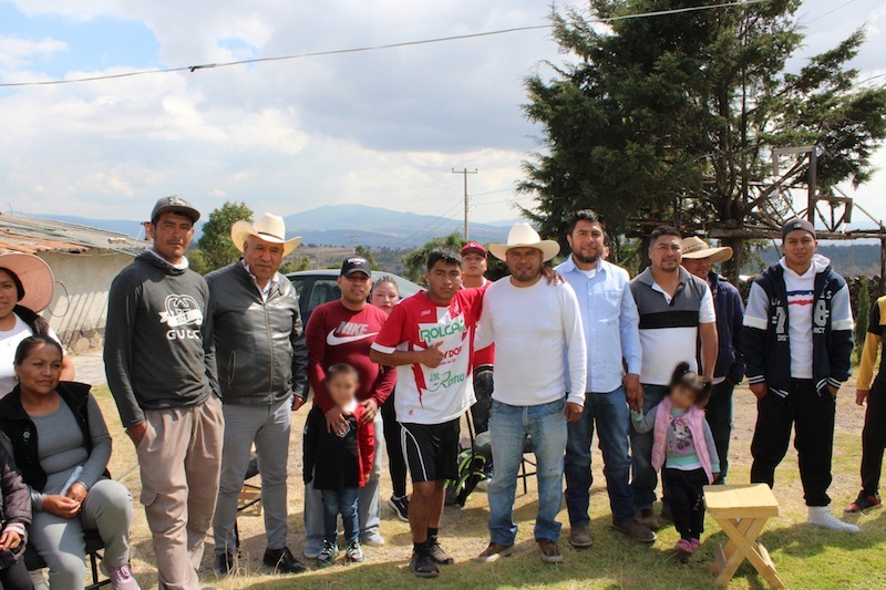 Oscar Pérez entrega uniformes deportivos y fortalece el impulso al talento juvenil en Amealco