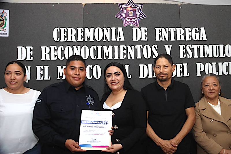 Peñamiller reconoce a sus policías en ceremonia encabezada por la alcaldesa Ana Karen Jiménez